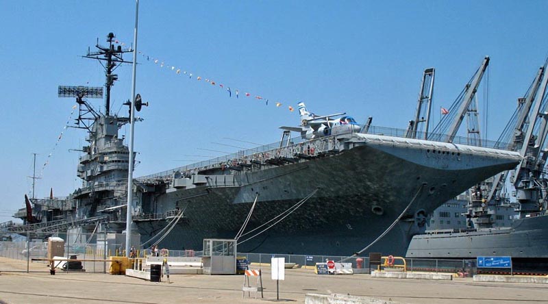 USS_Hornet_Alameda_CA.jpg